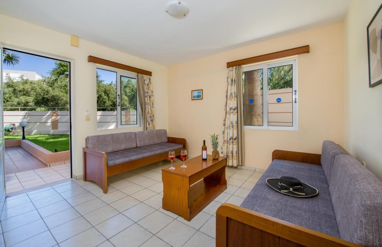 Dias Hotel Apartments Agia Marina エクステリア 写真