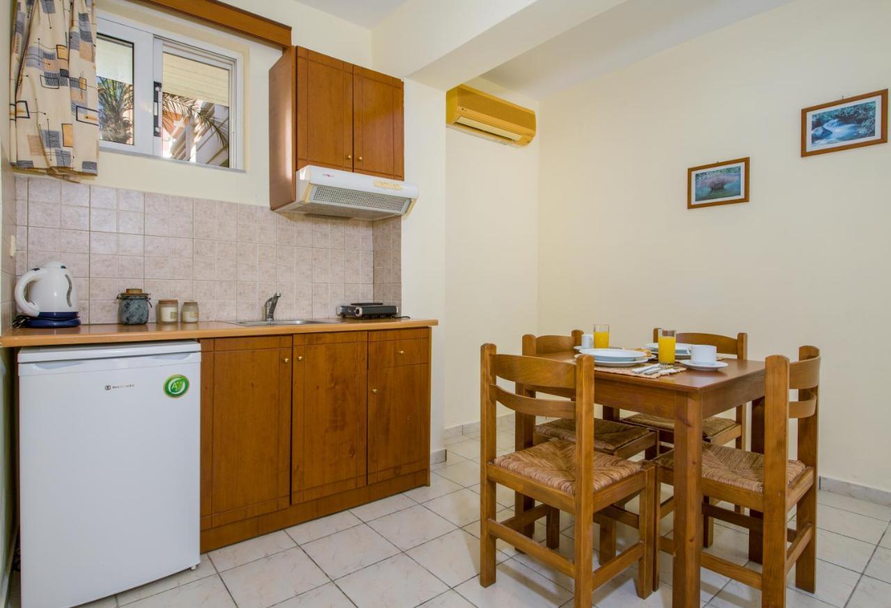 Dias Hotel Apartments Agia Marina エクステリア 写真