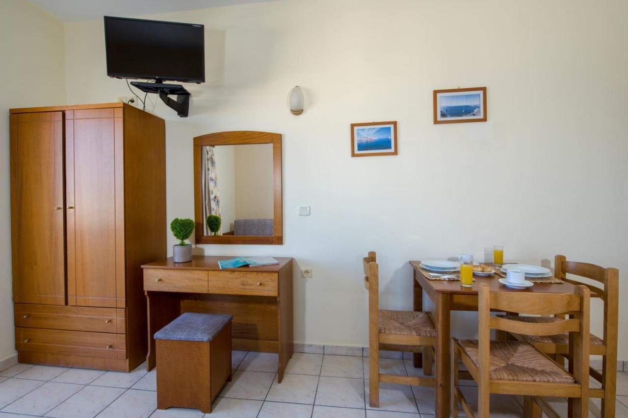 Dias Hotel Apartments Agia Marina エクステリア 写真