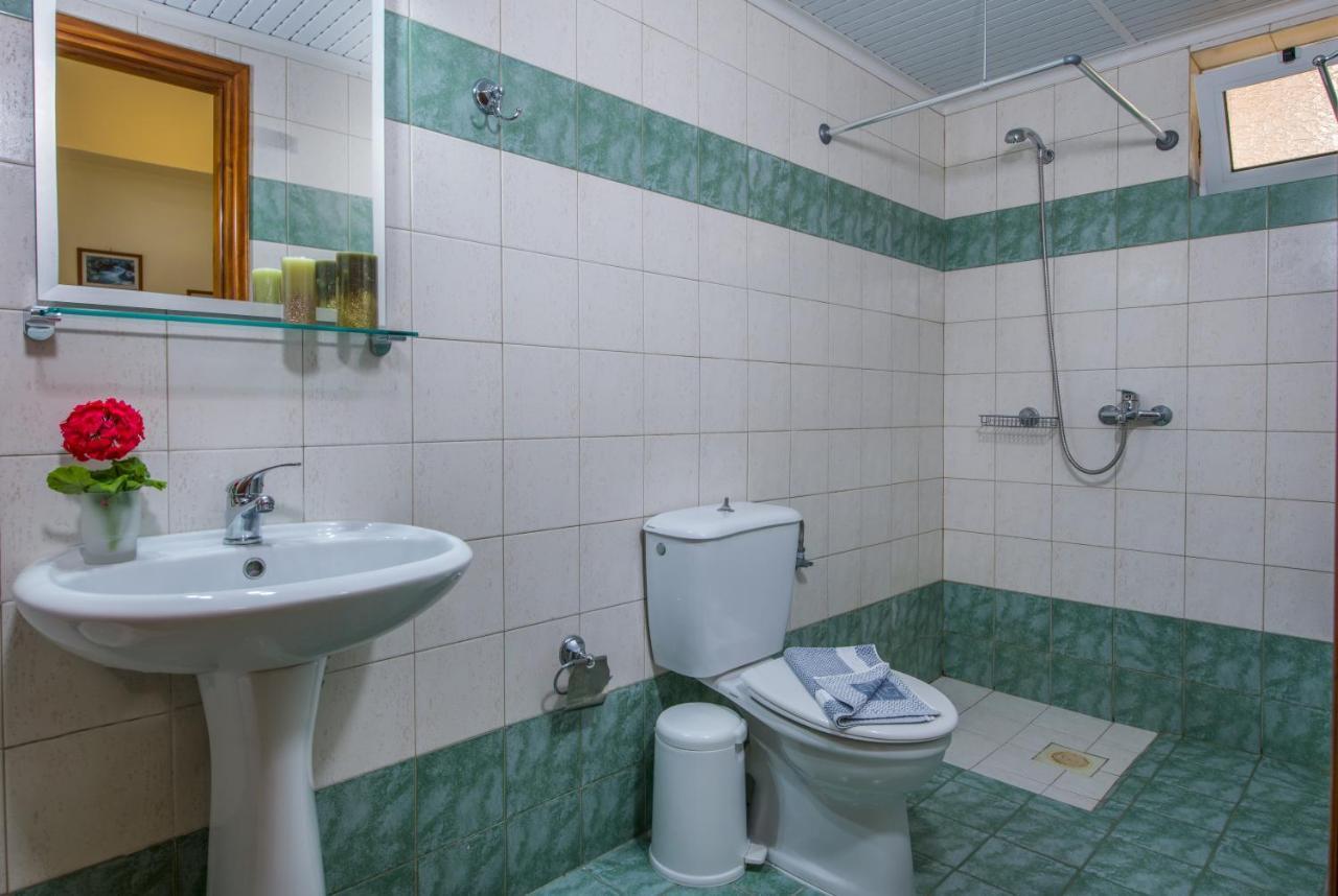 Dias Hotel Apartments Agia Marina エクステリア 写真