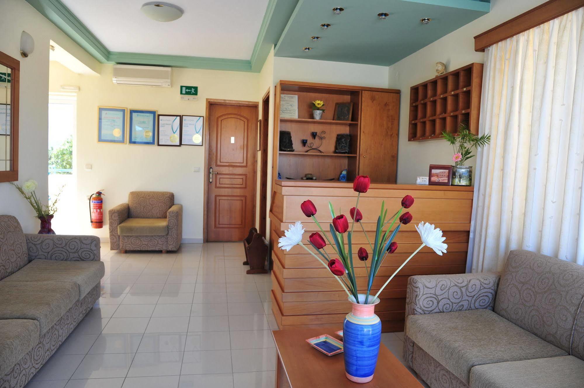 Dias Hotel Apartments Agia Marina エクステリア 写真